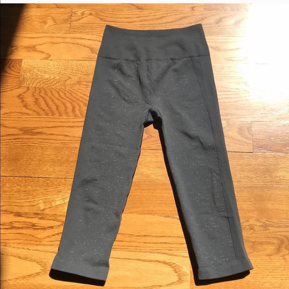 Lululemon Thick Blue/Gray Capris (BRAND NEW)